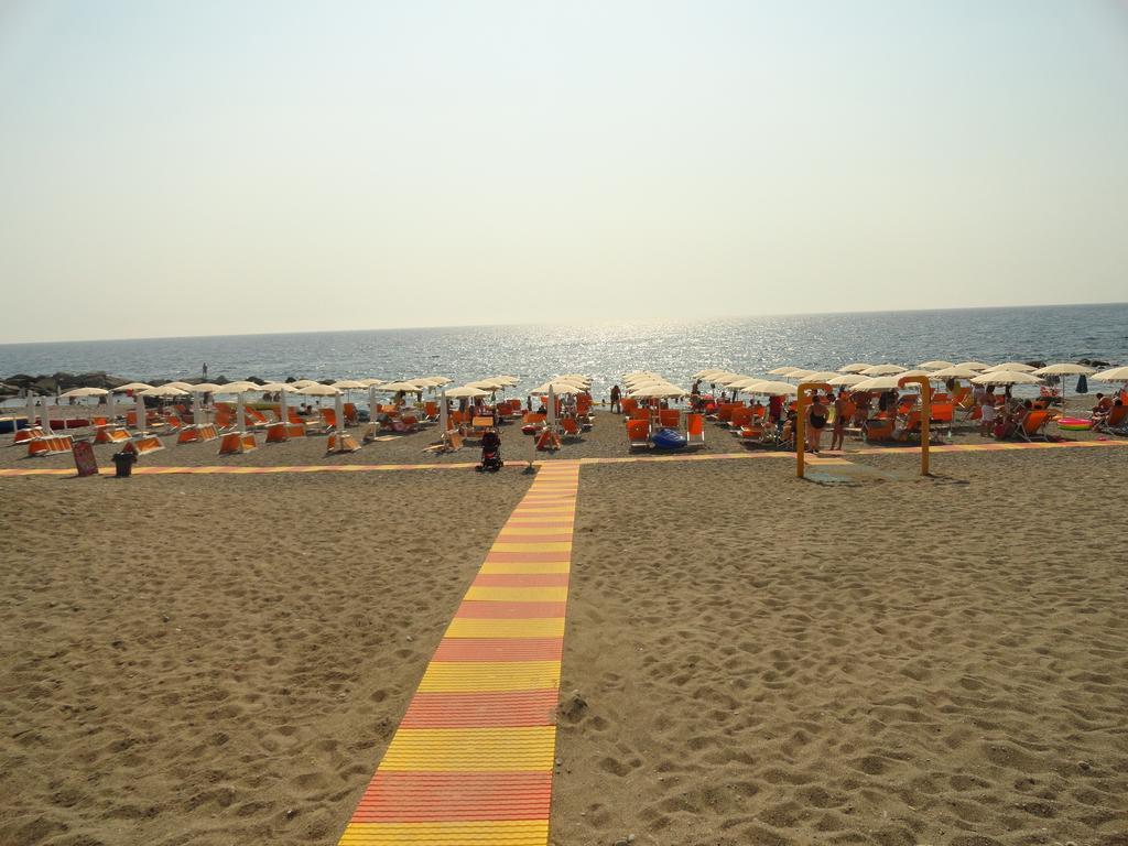 Hotel Miramare Ciro Marina Exterior photo